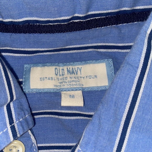 Old navy button down - Picture 2 of 2